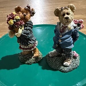 Charming Bear Figurines with Flowers
